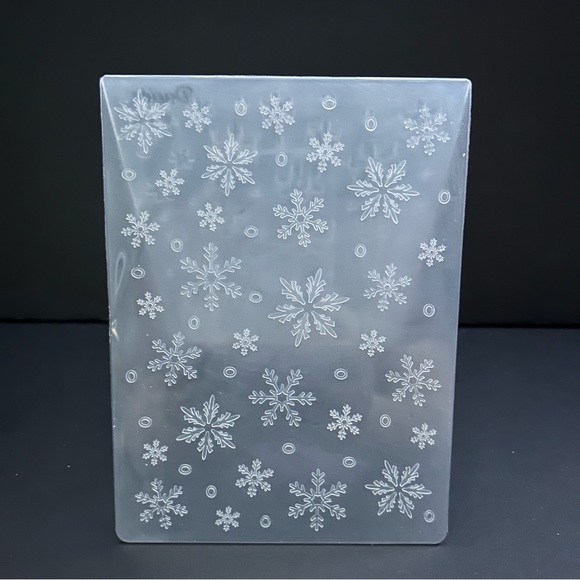 Darice 4” x 6” embossing folder - SNOWFLAKE BACKGROUND - Picture 5 of 8